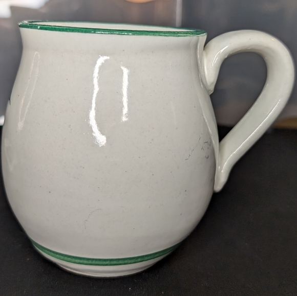 Handmade stoneware hand painted pea pod cream urn shaped 14oz coffee mug - Picture 5 of 6